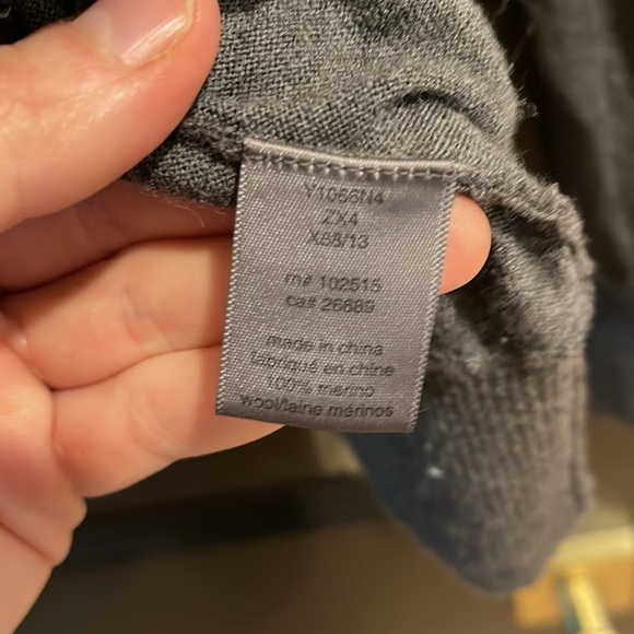 John Varvatos V-Neck Sweater 100% Merino Wool - Picture 3 of 4